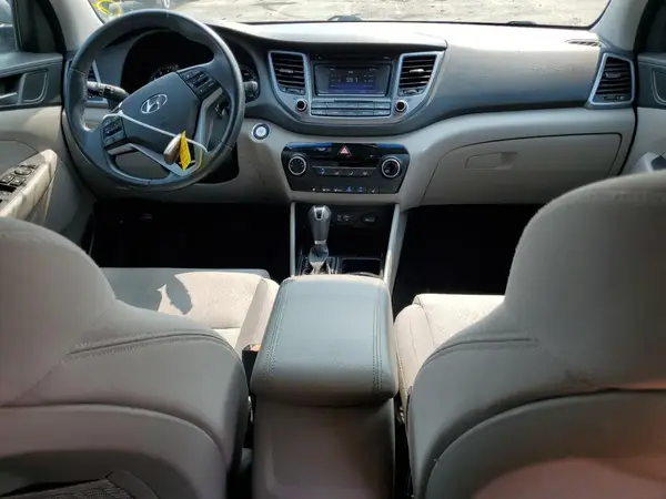 KM8J3CA22GU245426 2016 HYUNDAI TUCSON - Image 8