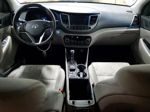 KM8J3CA22HU278279 2017 HYUNDAI TUCSON - Image 8