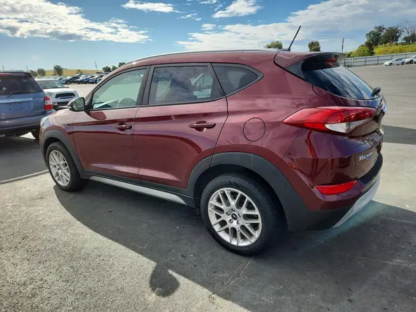 KM8J3CA22HU280789 2017 HYUNDAI TUCSON - Image 2