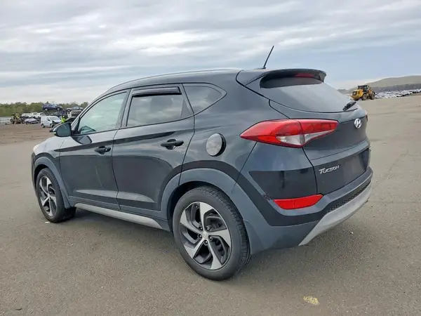 KM8J3CA22HU296555 2017 HYUNDAI TUCSON - Image 2