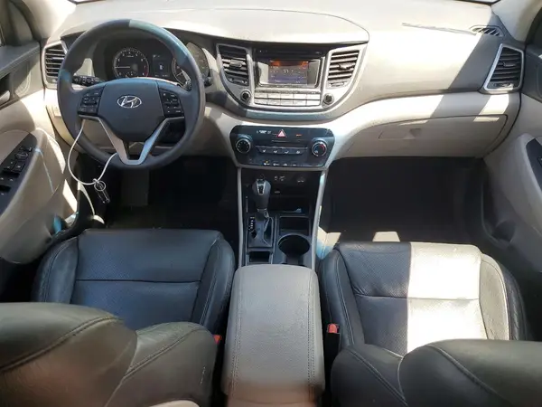 KM8J3CA22HU320451 2017 HYUNDAI TUCSON - Image 8