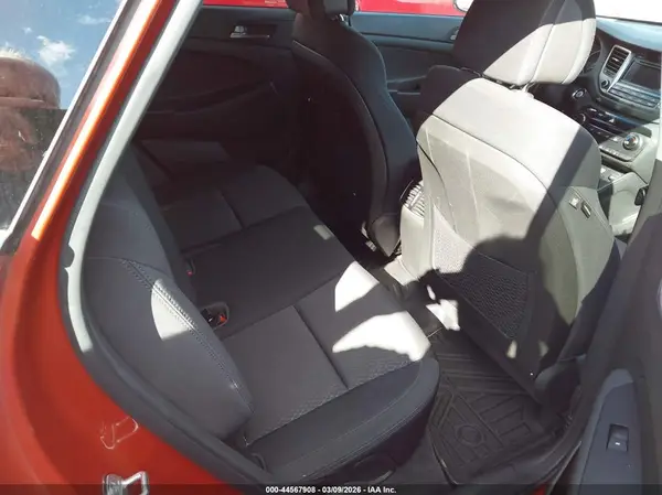 KM8J3CA22HU327061 2017 HYUNDAI TUCSON - Image 8