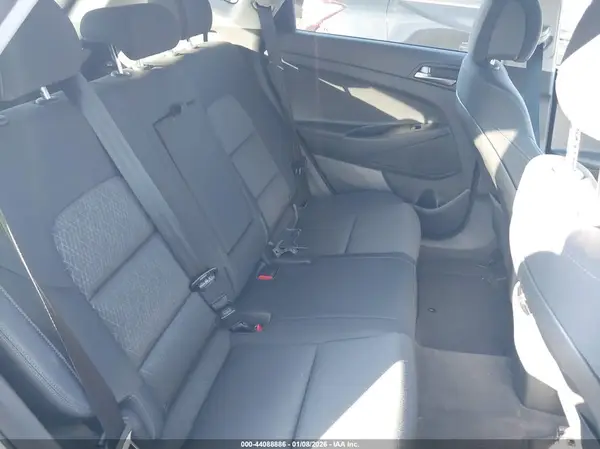 KM8J3CA22HU352803 2017 HYUNDAI TUCSON - Image 8