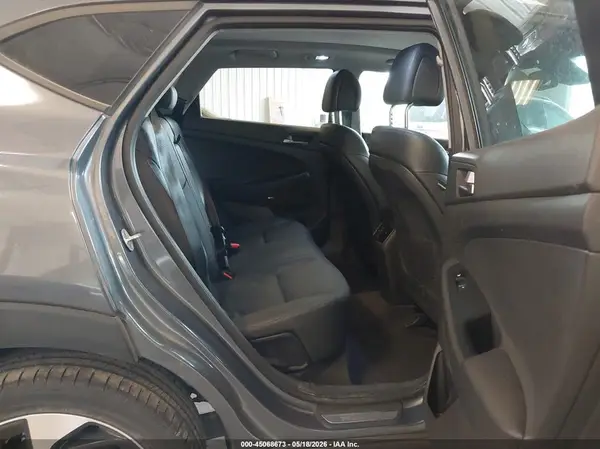 KM8J3CA22HU370024 2017 HYUNDAI TUCSON - Image 8