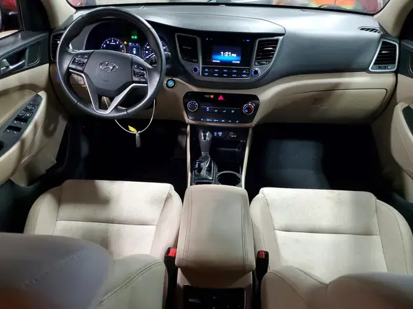 KM8J3CA22HU379998 2017 HYUNDAI TUCSON - Image 8