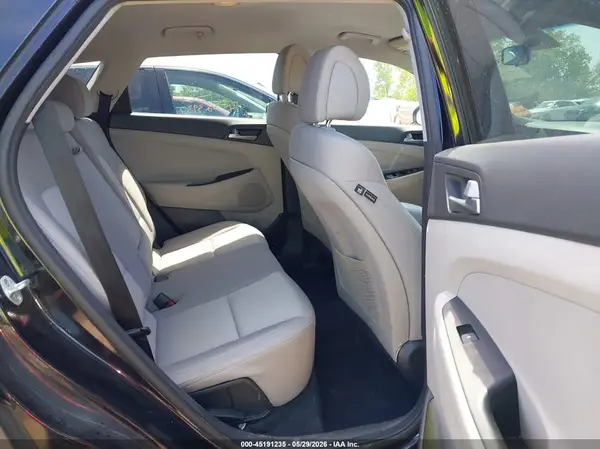 KM8J3CA22HU383842 2017 HYUNDAI TUCSON - Image 8