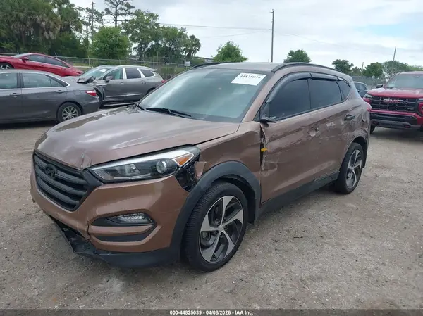 KM8J3CA22HU384859 2017 HYUNDAI TUCSON - Image 2