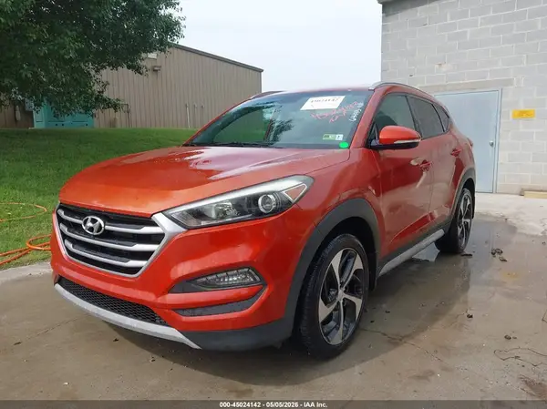 KM8J3CA22HU398860 2017 HYUNDAI TUCSON - Image 2