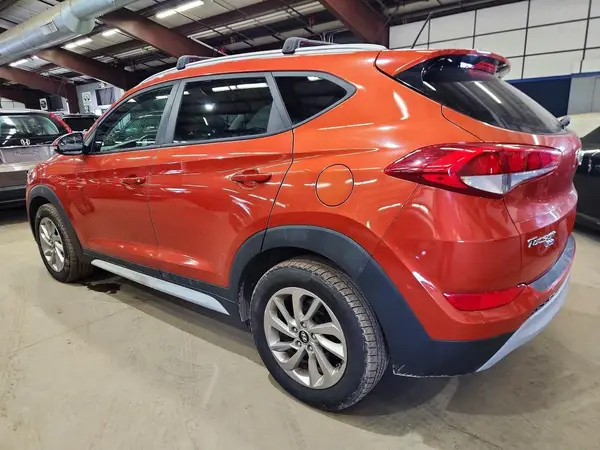 KM8J3CA22HU400056 2017 HYUNDAI TUCSON - Image 2