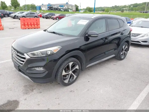 KM8J3CA22HU402793 2017 HYUNDAI TUCSON - Image 2