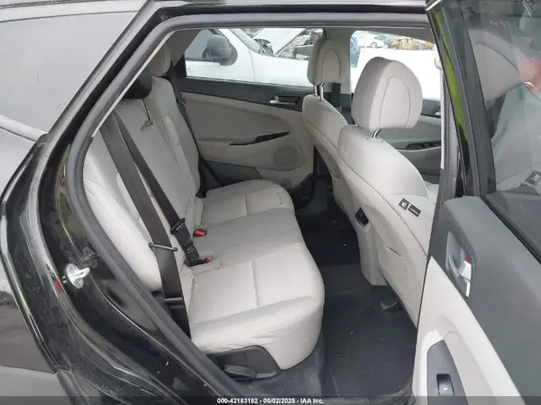 KM8J3CA22HU402793 2017 HYUNDAI TUCSON - Image 8