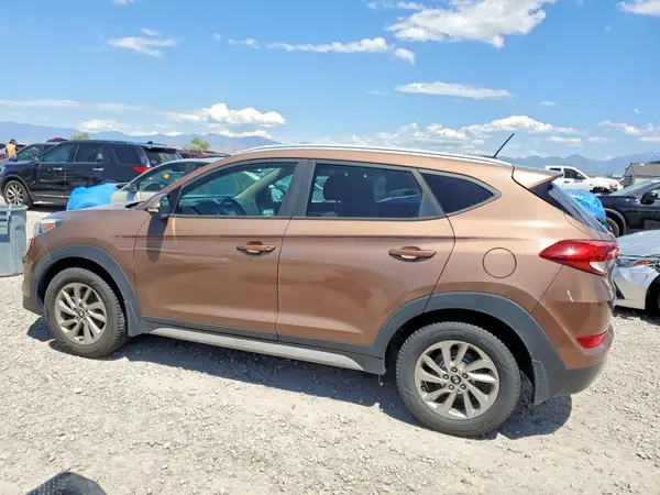 KM8J3CA22HU421604 2017 HYUNDAI TUCSON - Image 2
