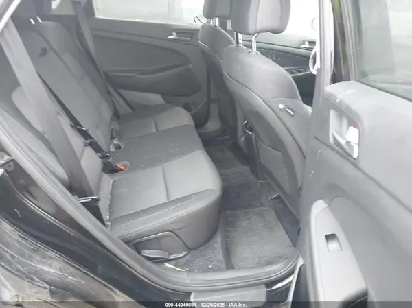 KM8J3CA22HU424163 2017 HYUNDAI TUCSON - Image 8