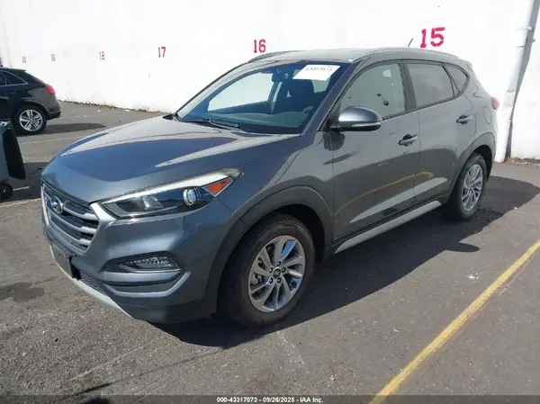 KM8J3CA22HU472746 2017 HYUNDAI TUCSON - Image 2