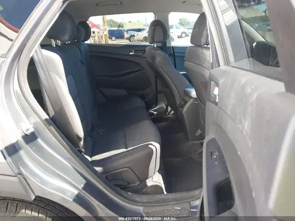 KM8J3CA22HU472746 2017 HYUNDAI TUCSON - Image 8