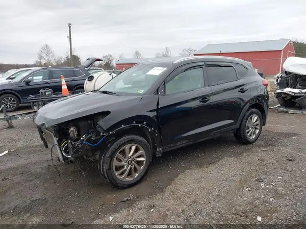 KM8J3CA22HU488476 2017 HYUNDAI TUCSON - Image 2