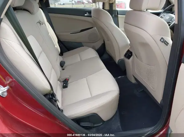 KM8J3CA22HU506202 2017 HYUNDAI TUCSON - Image 8