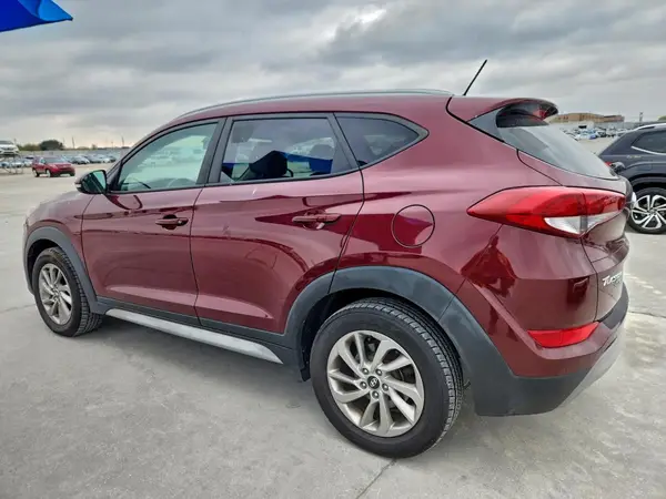 KM8J3CA22HU531813 2017 HYUNDAI TUCSON - Image 2