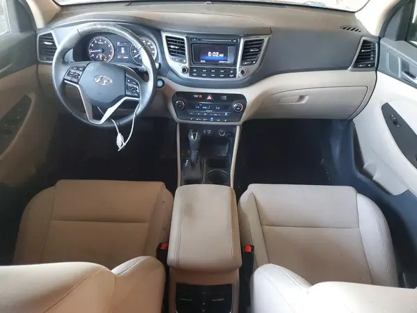 KM8J3CA22HU556310 2017 HYUNDAI TUCSON - Image 8