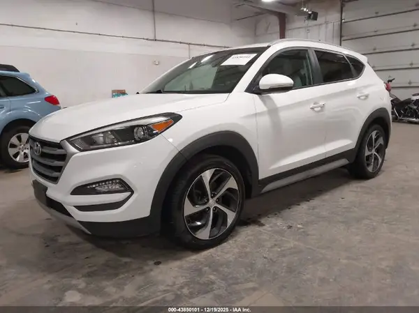 KM8J3CA22HU562429 2017 HYUNDAI TUCSON - Image 2