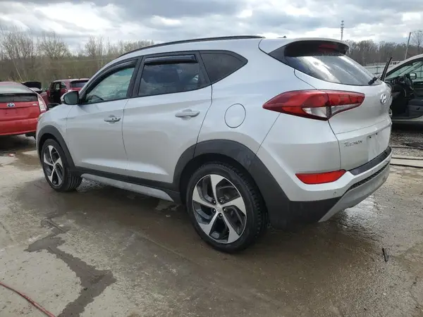 KM8J3CA22HU570627 2017 HYUNDAI TUCSON - Image 2