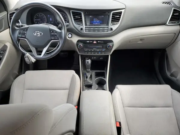 KM8J3CA22HU570627 2017 HYUNDAI TUCSON - Image 8