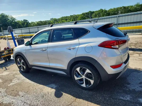 KM8J3CA22HU584494 2017 HYUNDAI TUCSON - Image 2