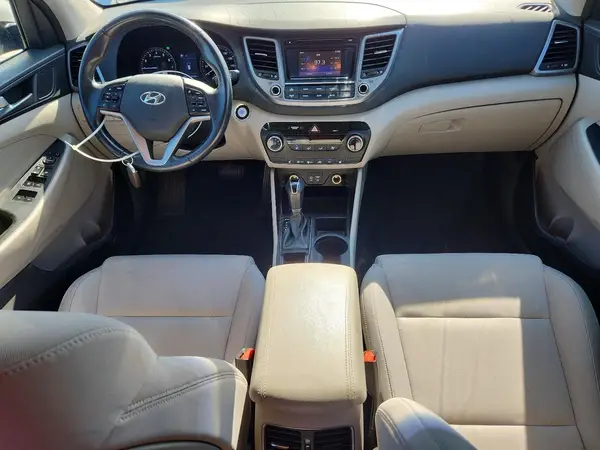 KM8J3CA22HU584494 2017 HYUNDAI TUCSON - Image 8