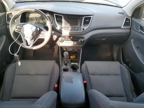 KM8J3CA22HU595575 2017 HYUNDAI TUCSON - Image 8