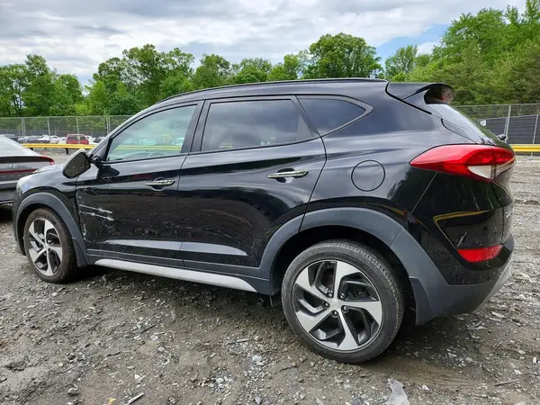 KM8J3CA22JU615331 2018 HYUNDAI TUCSON - Image 2