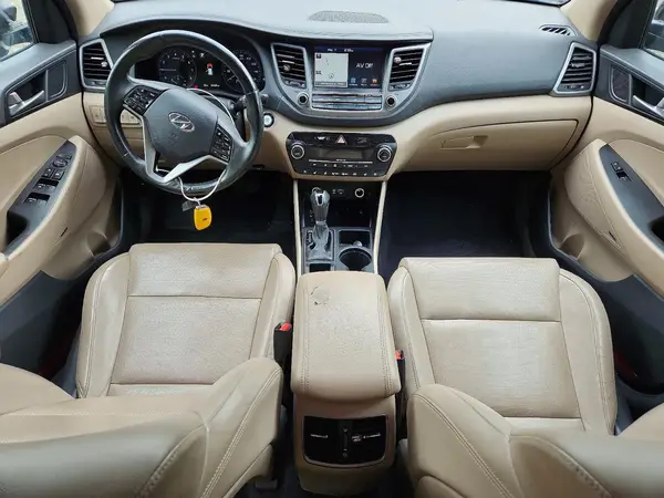 KM8J3CA22JU615331 2018 HYUNDAI TUCSON - Image 8