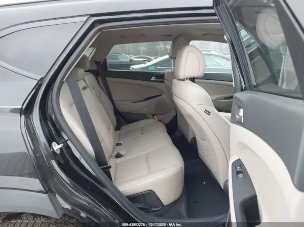 KM8J3CA22JU630489 2018 HYUNDAI TUCSON - Image 8