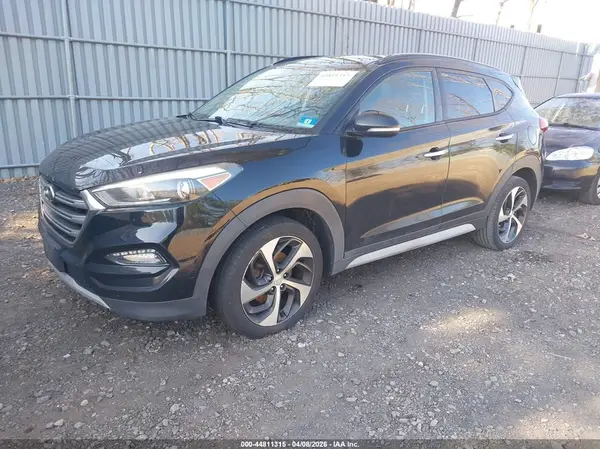 KM8J3CA22JU653366 2018 HYUNDAI TUCSON - Image 2