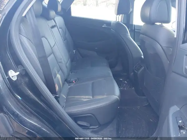 KM8J3CA22JU653366 2018 HYUNDAI TUCSON - Image 8