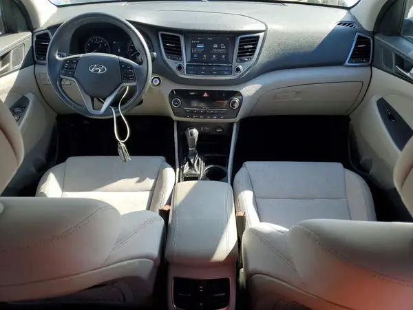 KM8J3CA22JU665887 2018 HYUNDAI TUCSON - Image 8