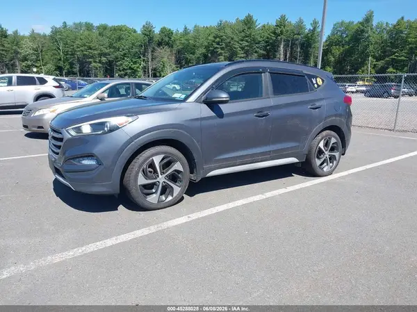 KM8J3CA22JU676324 2018 HYUNDAI TUCSON - Image 2