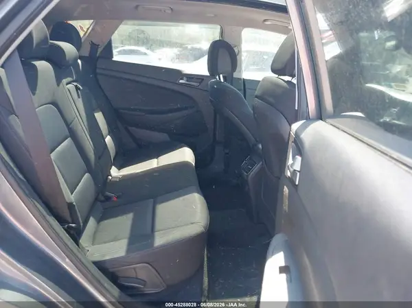 KM8J3CA22JU676324 2018 HYUNDAI TUCSON - Image 8
