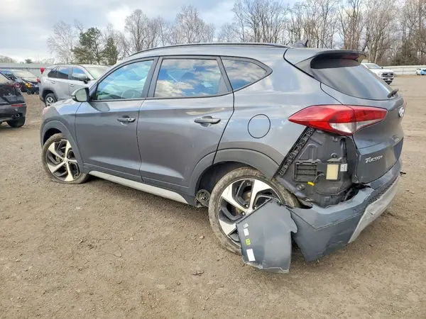 KM8J3CA22JU687050 2018 HYUNDAI TUCSON - Image 2