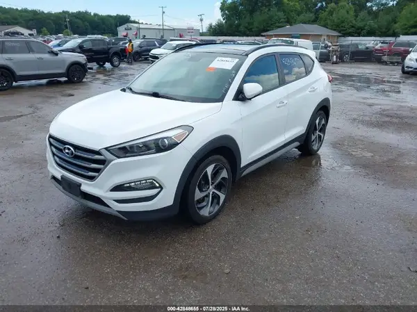 KM8J3CA22JU691728 2018 HYUNDAI TUCSON - Image 2