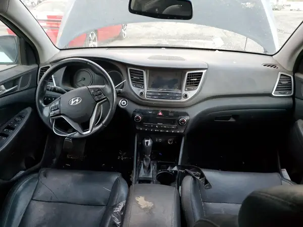 KM8J3CA22JU693060 2018 HYUNDAI TUCSON - Image 8