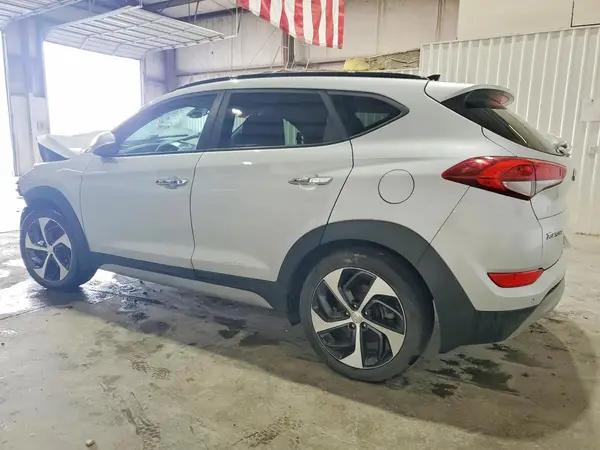 KM8J3CA22JU706521 2018 HYUNDAI TUCSON - Image 2