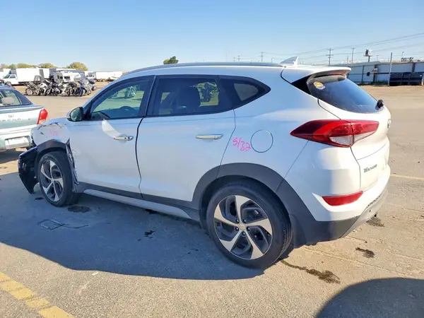 KM8J3CA22JU714960 2018 HYUNDAI TUCSON - Image 2
