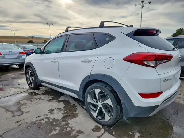 KM8J3CA22JU740281 2018 HYUNDAI TUCSON - Image 2