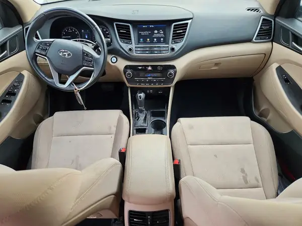 KM8J3CA22JU740281 2018 HYUNDAI TUCSON - Image 8
