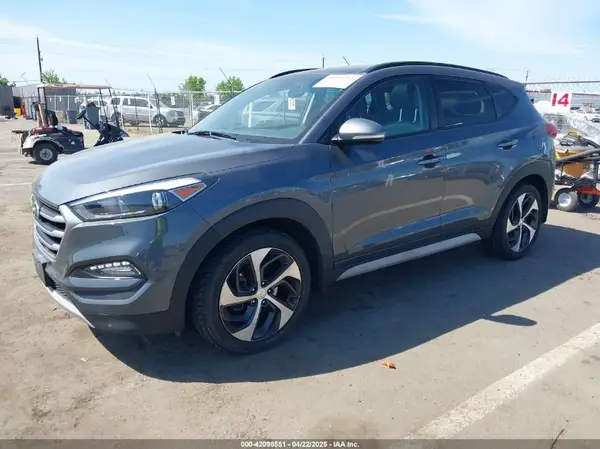 KM8J3CA22JU751586 2018 HYUNDAI TUCSON - Image 2