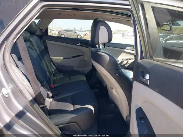 KM8J3CA22JU751586 2018 HYUNDAI TUCSON - Image 8