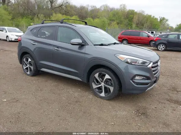 KM8J3CA22JU777198 2018 HYUNDAI TUCSON - Image 1