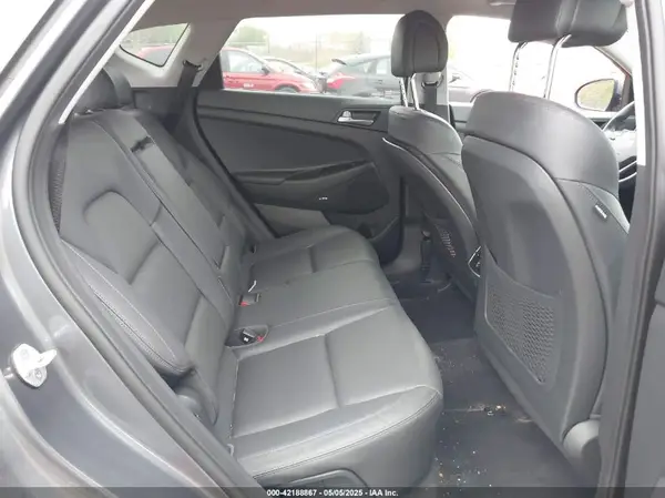 KM8J3CA22JU777198 2018 HYUNDAI TUCSON - Image 8