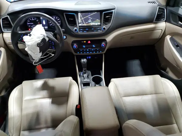 KM8J3CA22JU777914 2018 HYUNDAI TUCSON - Image 8