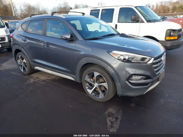 KM8J3CA22JU780084 2018 HYUNDAI TUCSON - Image 1